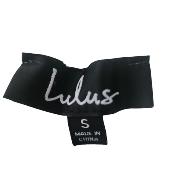 Lulu's white romper with lace criss-cross straps and pockets size s - Picture 4 of 6